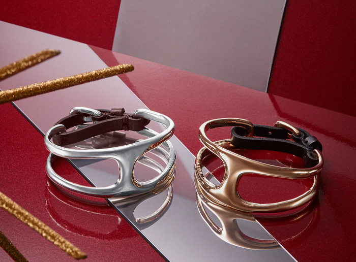 Armband im versilberten Steigbügelstil