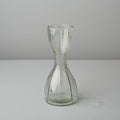 Karaffe aus geriffeltem Glas in Glockenform