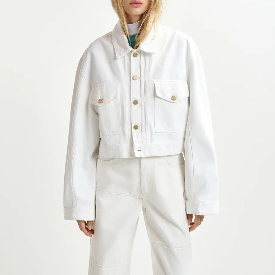 Weiß beschnittene Jeansjacke