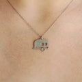 Erstellen Sie Ihre eigene Trail Camper Necklace