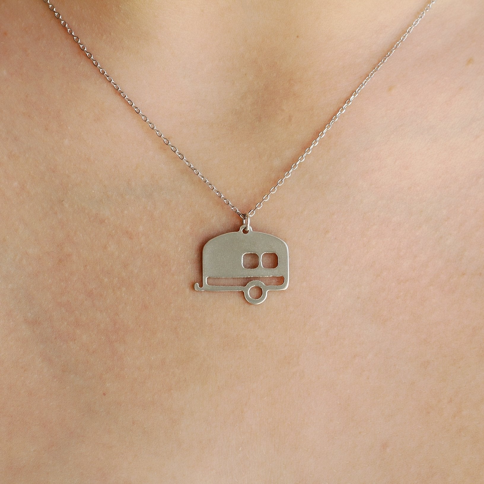 Erstellen Sie Ihre eigene Trail Camper Necklace
