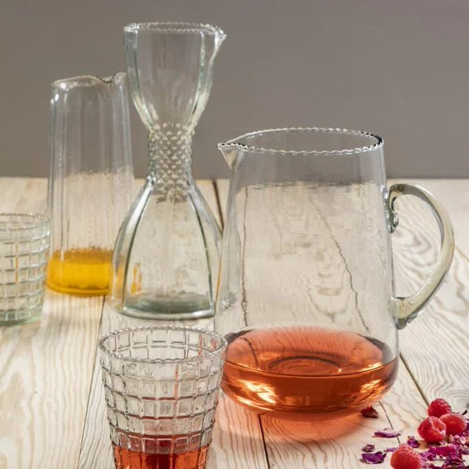 Karaffe aus geriffeltem Glas in Glockenform